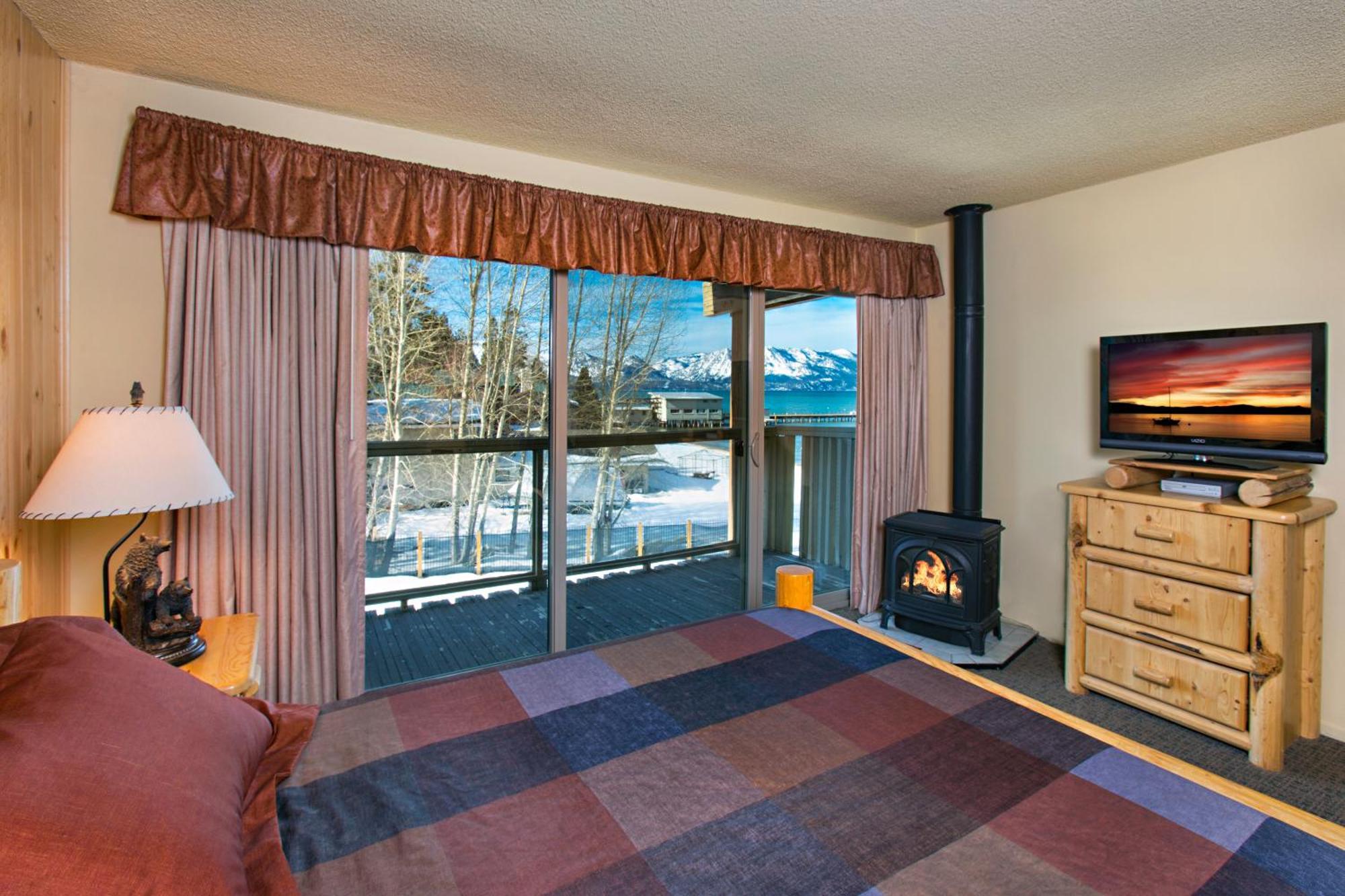 Lodge Queen Sideview Hotel Room